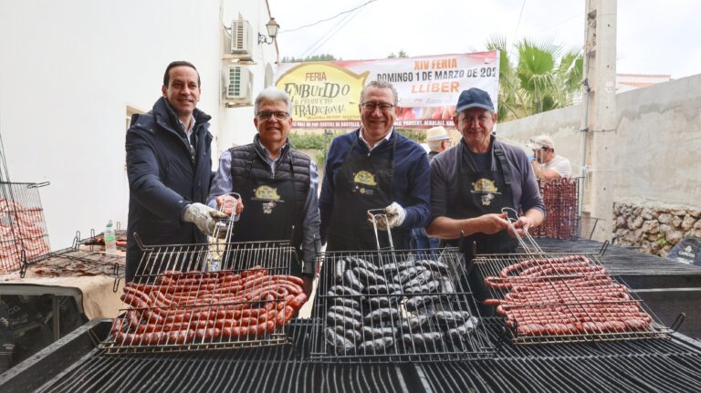 Gran ambiente en la XIV Feria del Embutido de la Vall de Pop celebrada en Llíber
