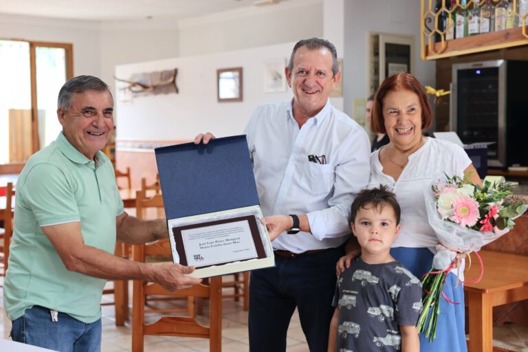 Homenaje de Tot Vall de Pop a José Luis Pérez y María Eulalia Serer